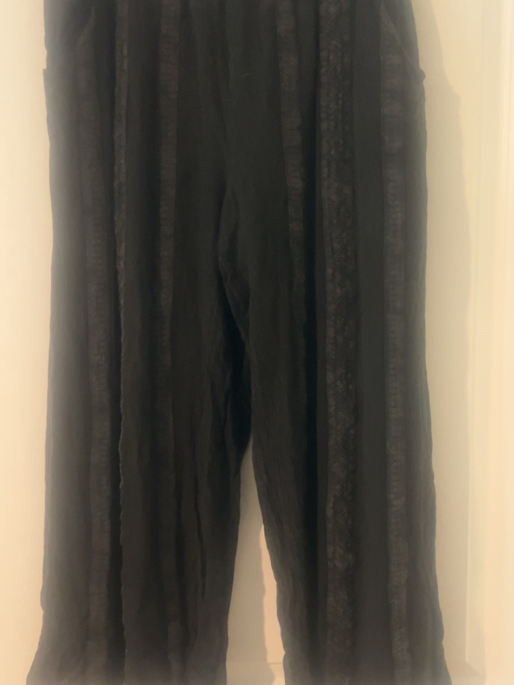 Women's Black Wide-Leg Textured Pants